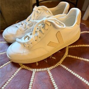 Veja V-12 women’s sneakers
